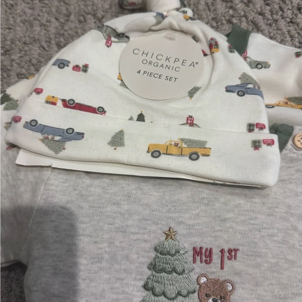 ☃️chick pea Gray and Green Christmas Baby Set - Picture 3 of 7